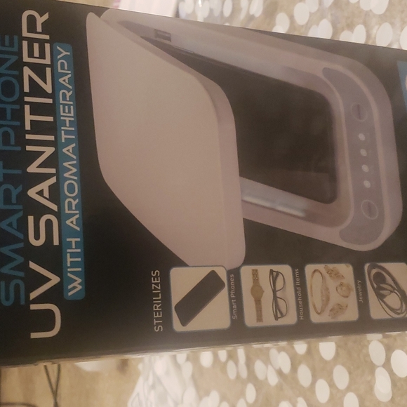 Smartphone UV Sanitizer with Aromatherapy Disinfect & Eliminate Germs - Picture 2 of 5